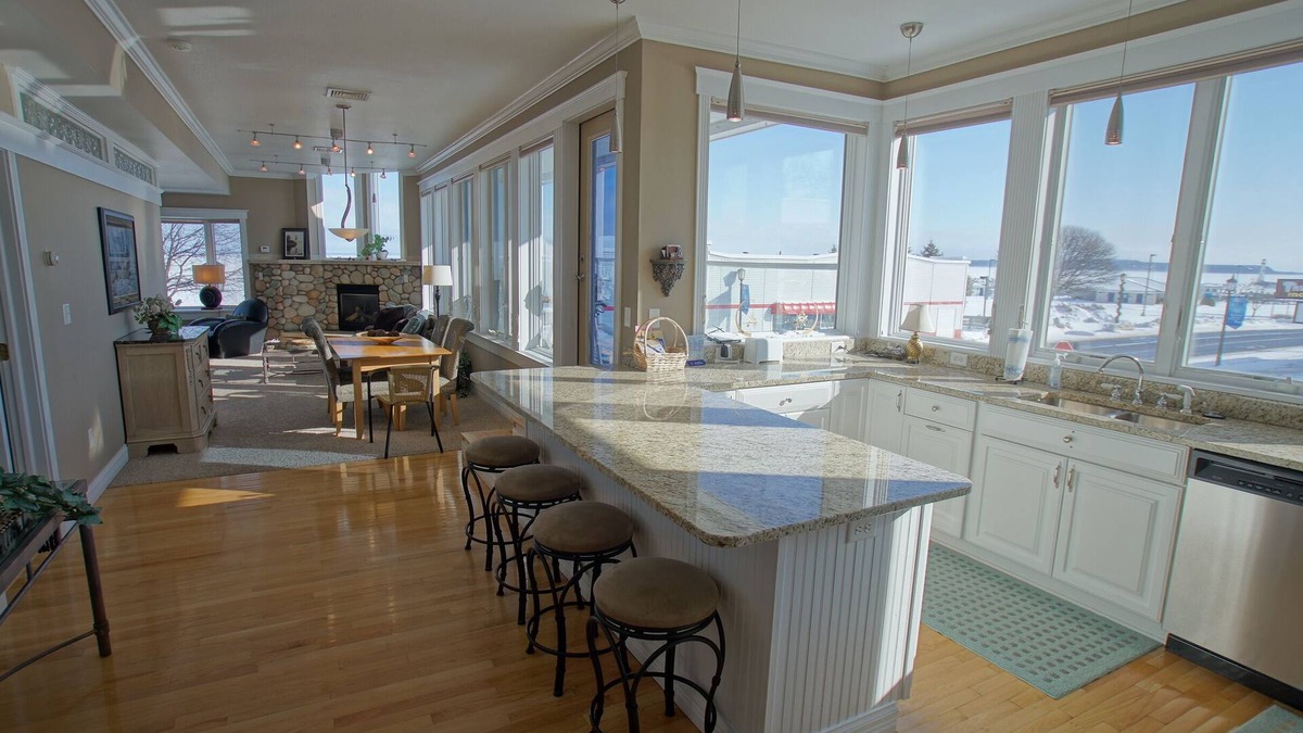 St Ignace Apartment | Pier Harbor #3 in Downtown St. Ignace