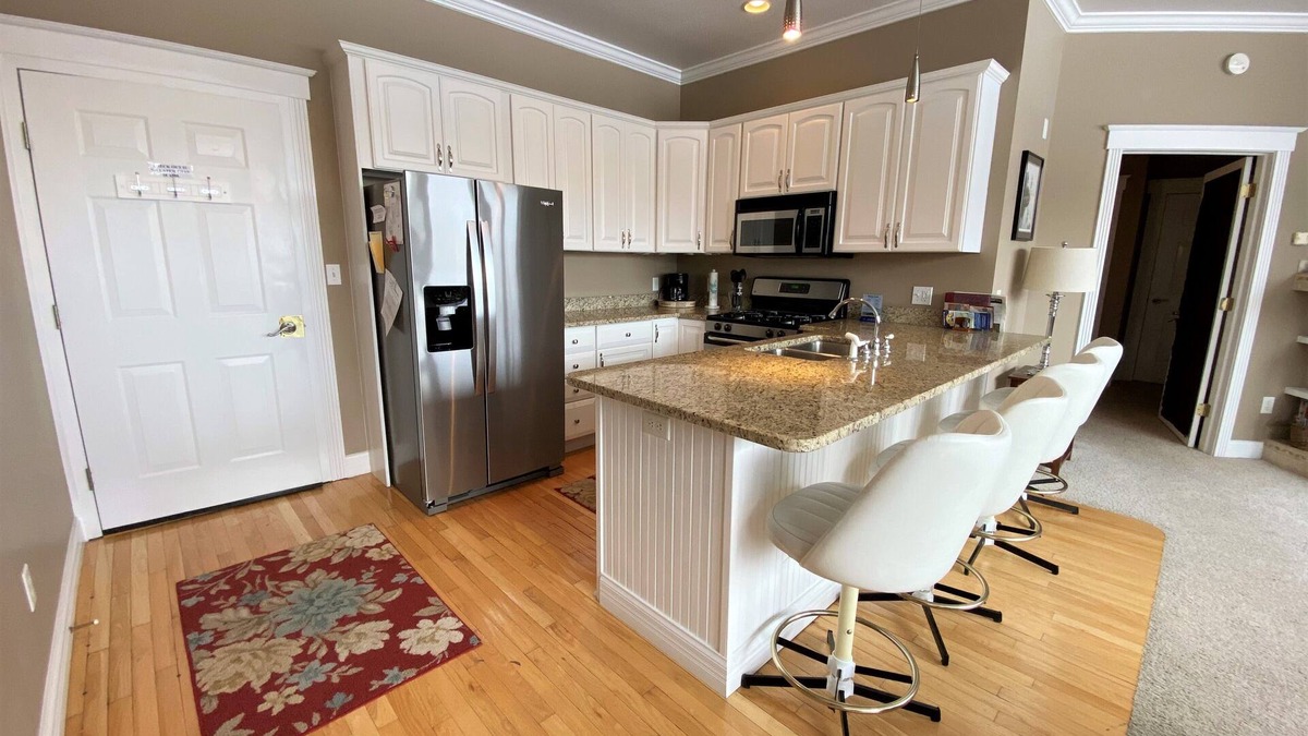 St Ignace Condo | Pier Harbor Condo #1-Downtown St.Ignace
