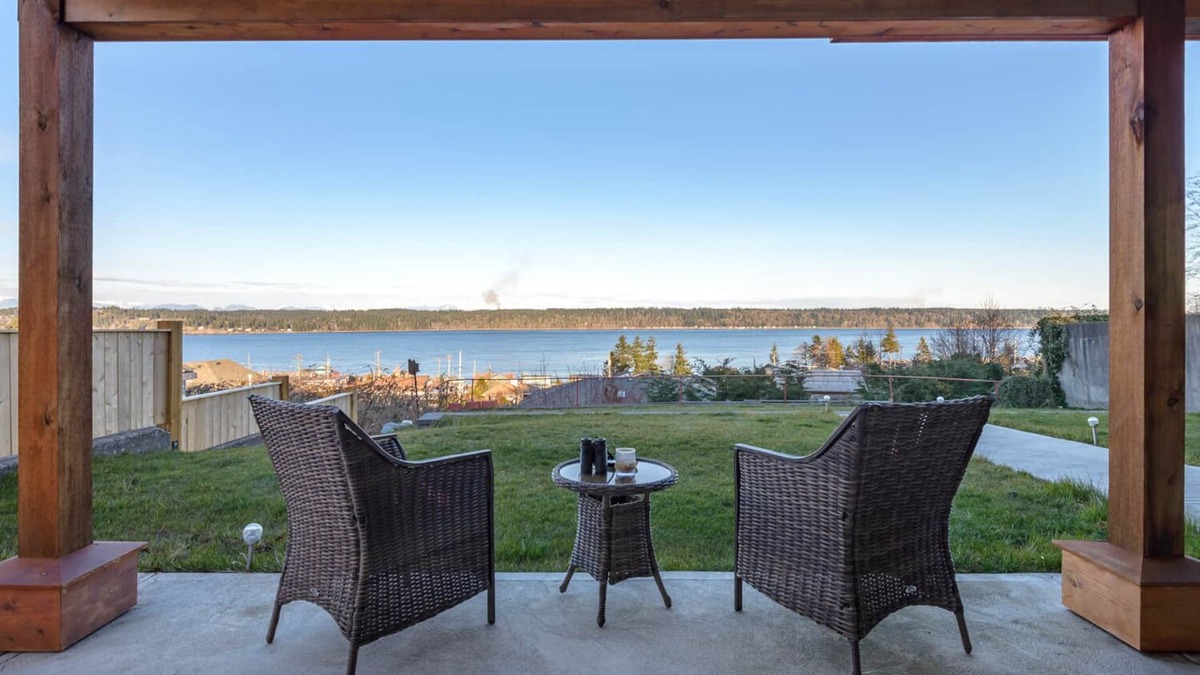 Campbell River House | Pier View Suite, Stunning Ocean View.