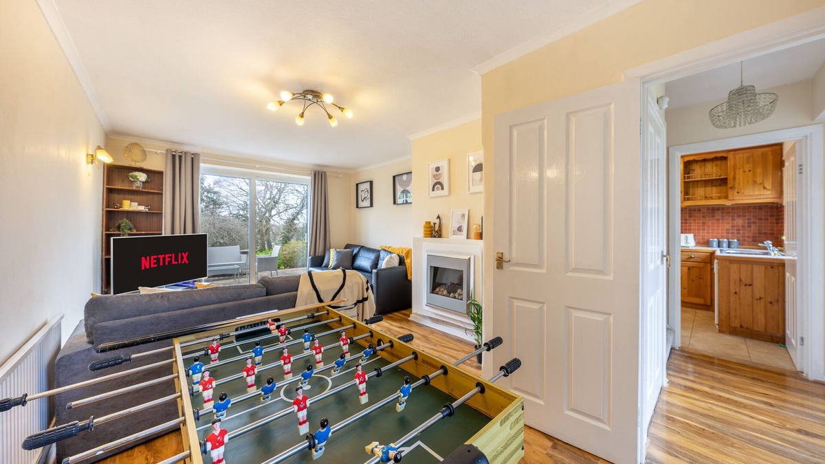 High Wycombe House | Pierocks Carver Entire house, Hot tub & WIFI
