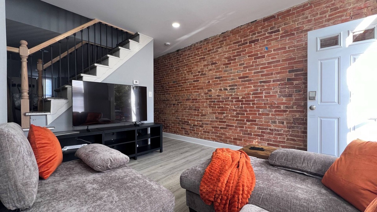 Downtown Baltimore House | Pig Town Charm 2-BD/2-Bath Row House in Baltimore- friendly neighborhood