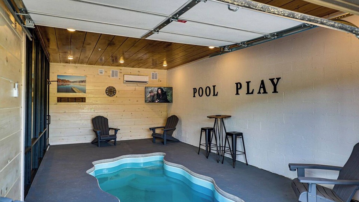 Pigeon Forge Cabin | Pigeon Forge - Landmark Lodge - 25 Bdrms.