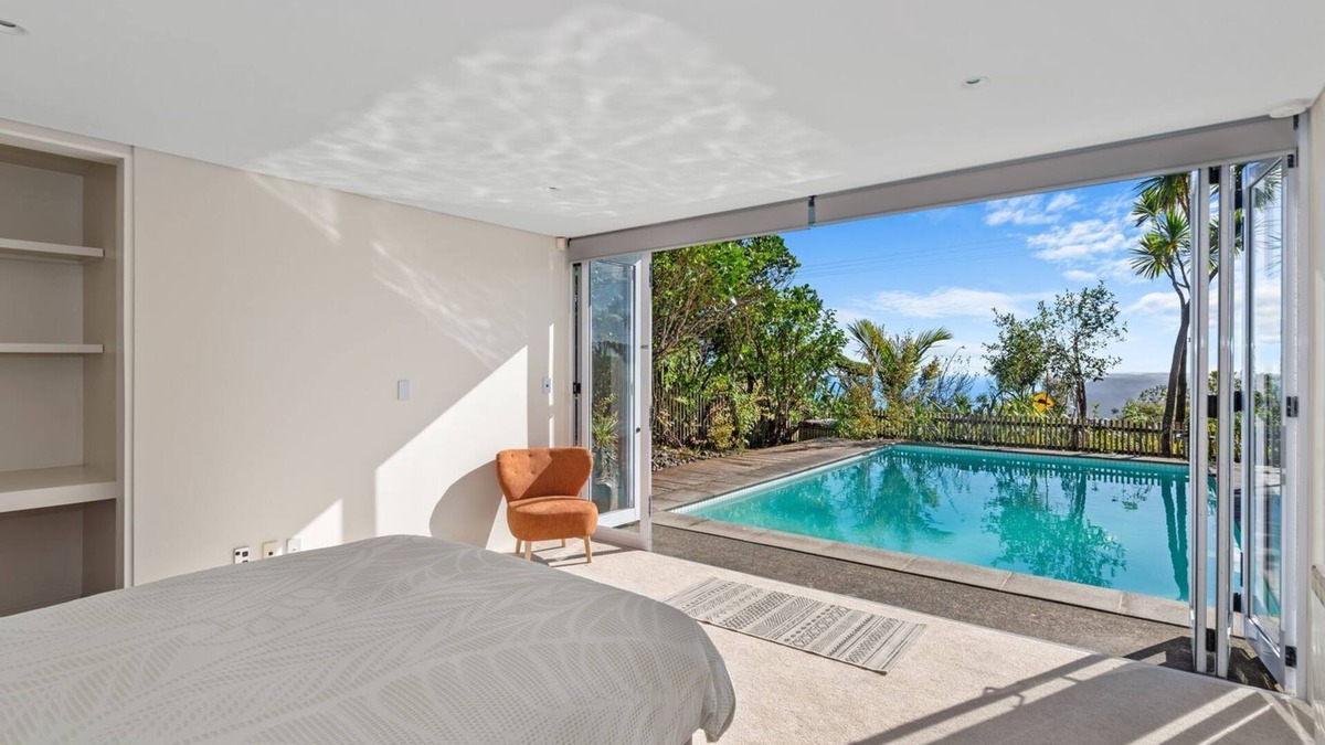 New Lynn House | Piha Pool Pad - Contemporary styled home with awesome ocean and coastal views.