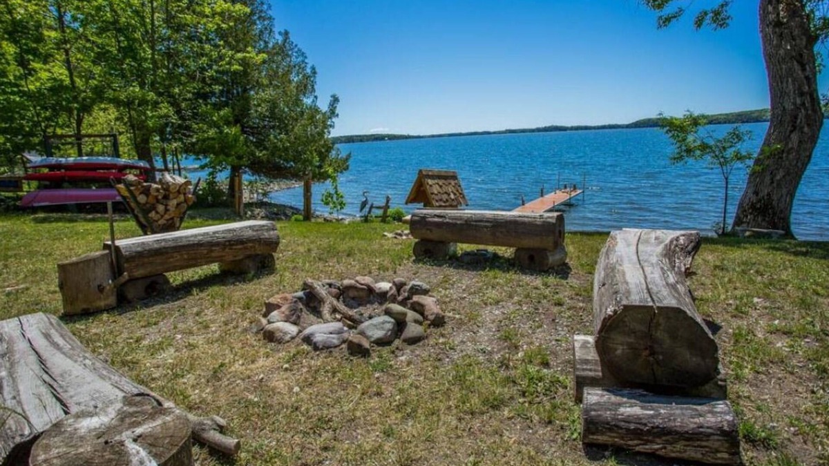 Algoma District Cottage | Pike Landing/Cozy Cottage on Bright LakenStunning Fall Colours in Algoma!