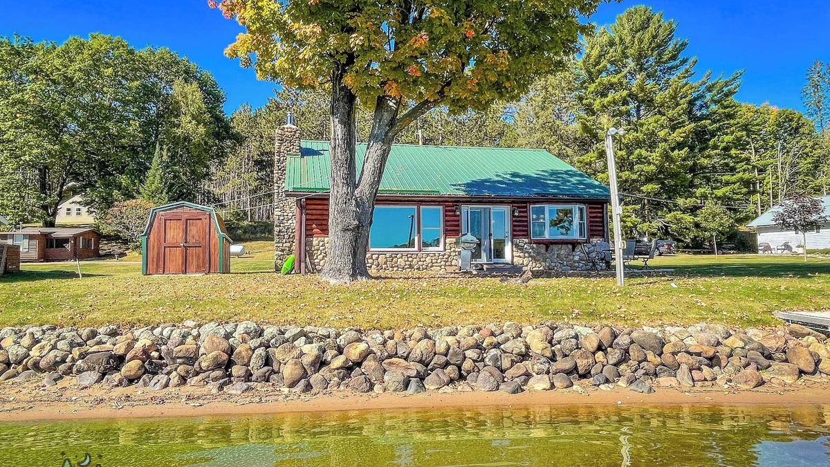 Park Falls Cabin | Pike Shores Lakeside Getaway, waterfront Cabin!