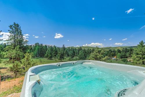 Woodland Park House | Pikes Peak Stunning Views! Hot Tub! Pet Friendly!