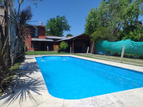 Grand Bourg House | pileta,quincho,parque hasta 8 personas cerca panamericana, mascotas no fiestas, con seña únicamente, confirmar x mensaje de whatsap