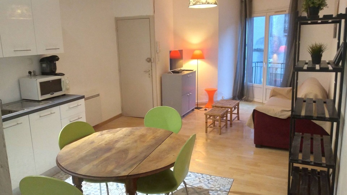 Pezenas Apartment | Pillement 2-T2 (45m2) central-Option garage- Beaches 21km !