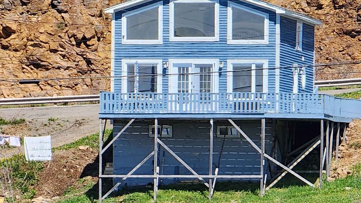 Pilley's Island House | Pilley's Perch - Entire home in Pilley's Island, Canada. Beautiful Ocean View