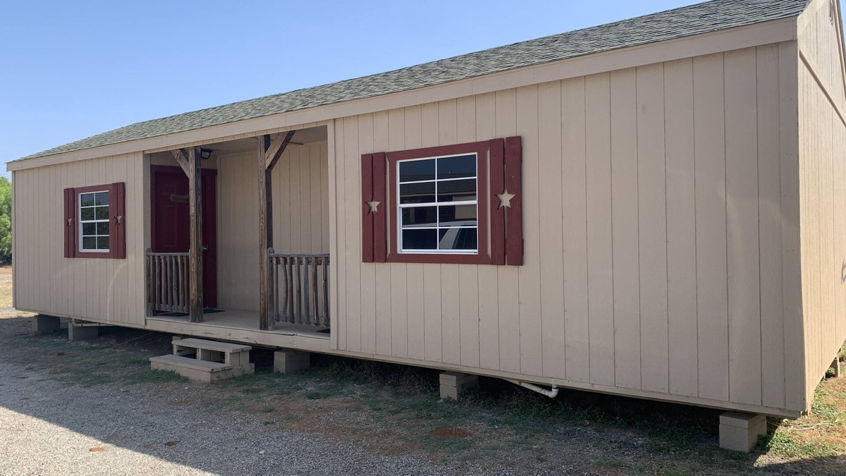 Carrizo Springs Cabin | Pilon cabin. Comfortable quiet cabin 8 miles outside Carrizo Springs