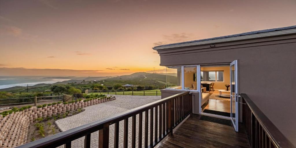 Brenton-on-Sea Apartment | Pincushion Heights