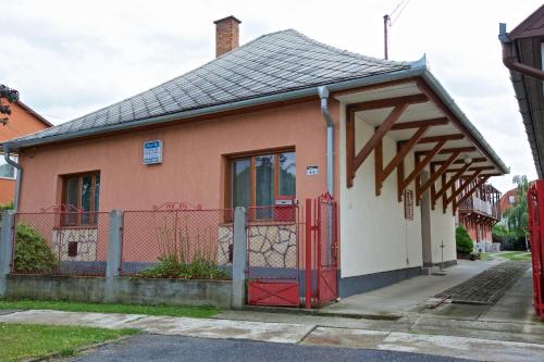 Hajduszoboszlo House | Pinczés Ház
