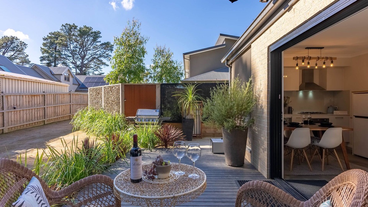 Balnarring Apartment | Pine Beach Guest House in the Heart of Balnarring