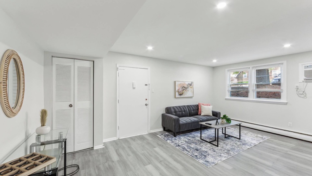 Newark Apartment | Pine Brook 416 I Corporate 1.5Br Apartment ! Pool