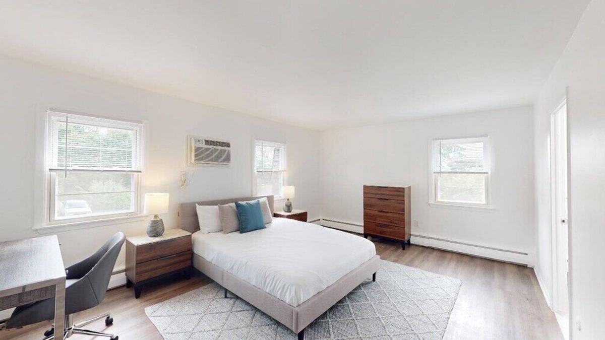 Newark Apartment | Pine Brook Apartments: Luxurious living in a stunning wooded setting