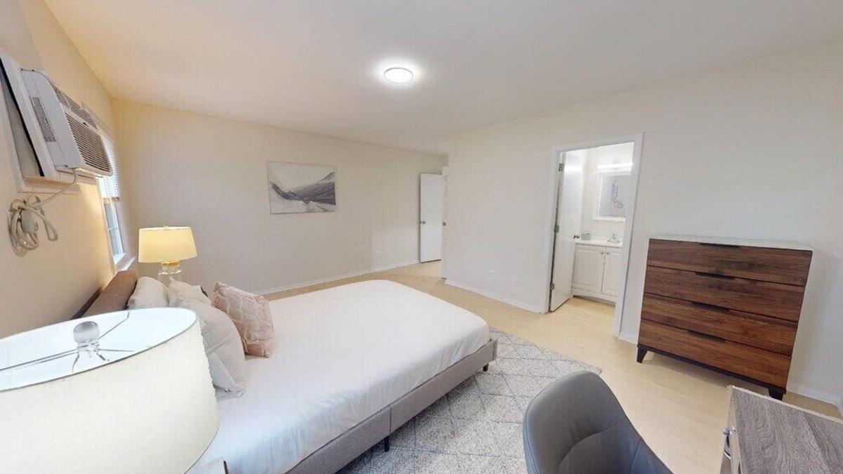 Newark Apartment | Pine Brook Apartments: Luxurious living in a stunning wooded setting