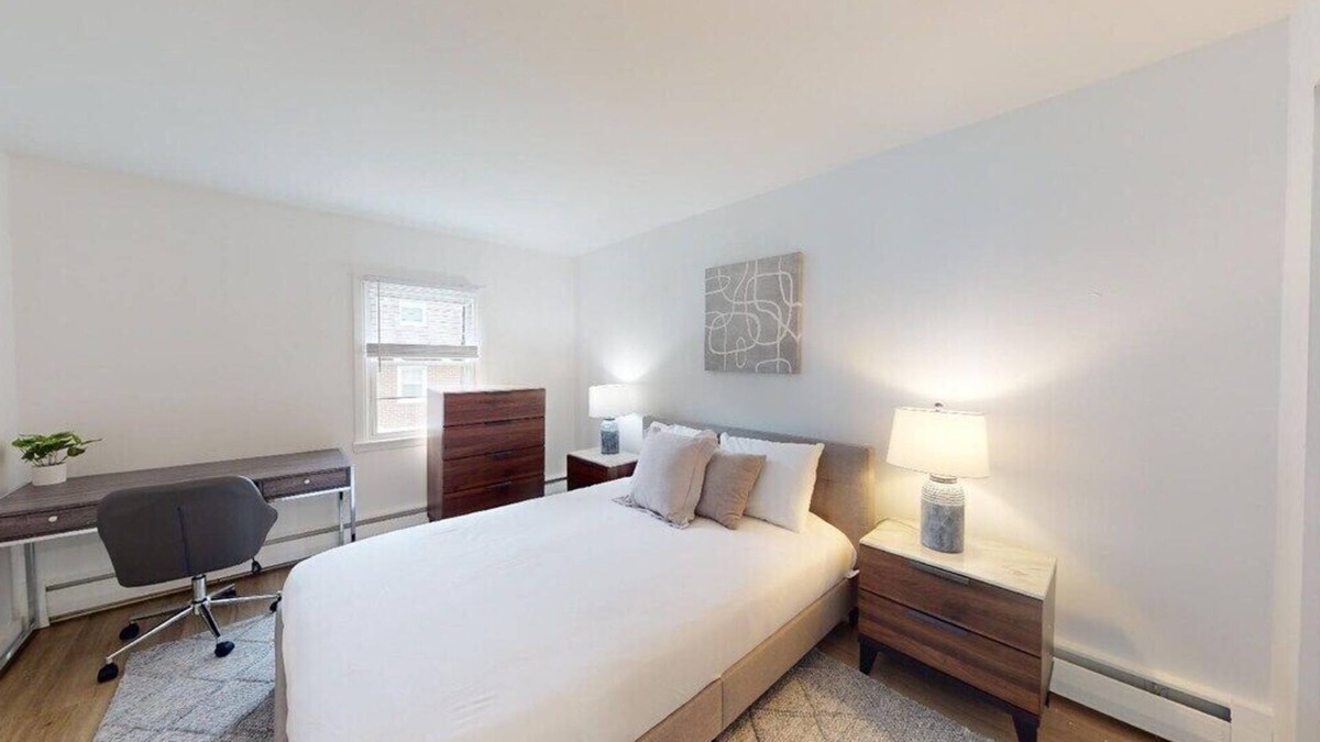 Newark Apartment | Pine Brook Apartments: Luxurious living in a stunning wooded setting