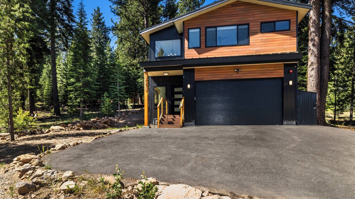 Ponderosa Palisades House | Pine Cone Place Brand New Build, EV Charger, Hydronic Heat, Steam Shower, 500G Wifi, Arcade & PS4