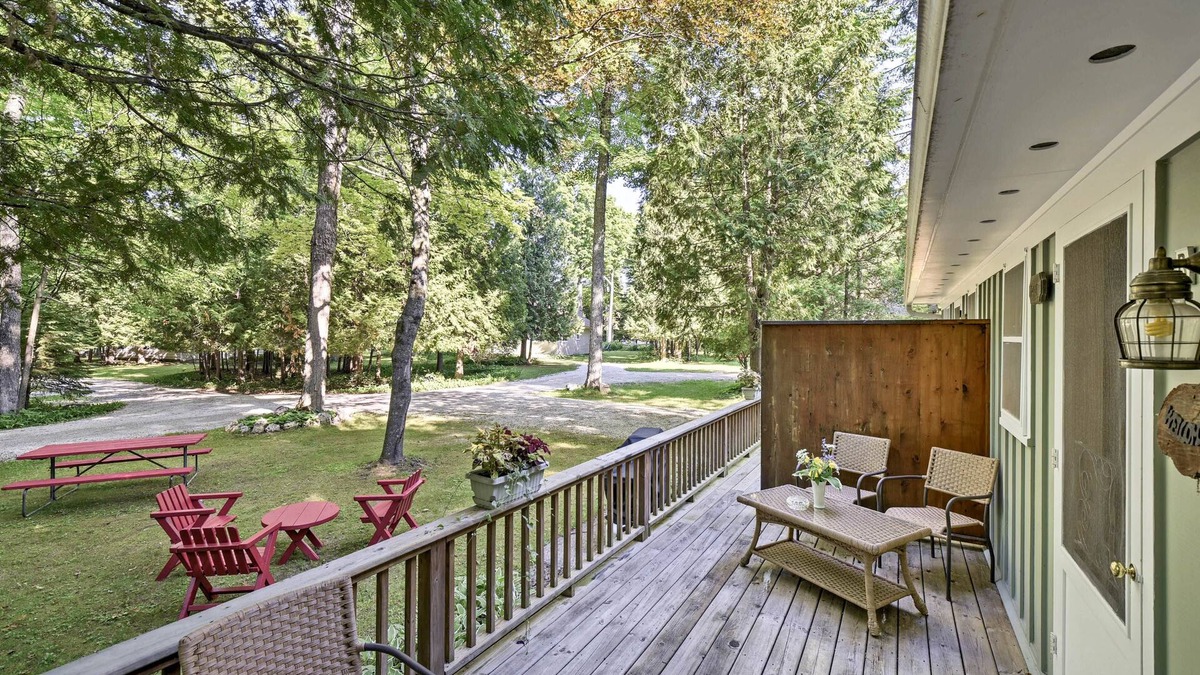 Fish Creek Cottage | 'Pine Cottage' Duplex w/Deck: Walk to State Park!