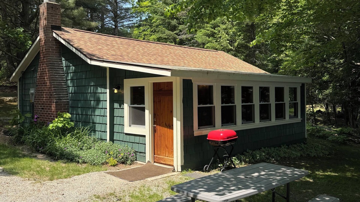 Alden Cabin | PINE COTTAGE - Pet Friendly Lakefront Cottage on Thayer Lake