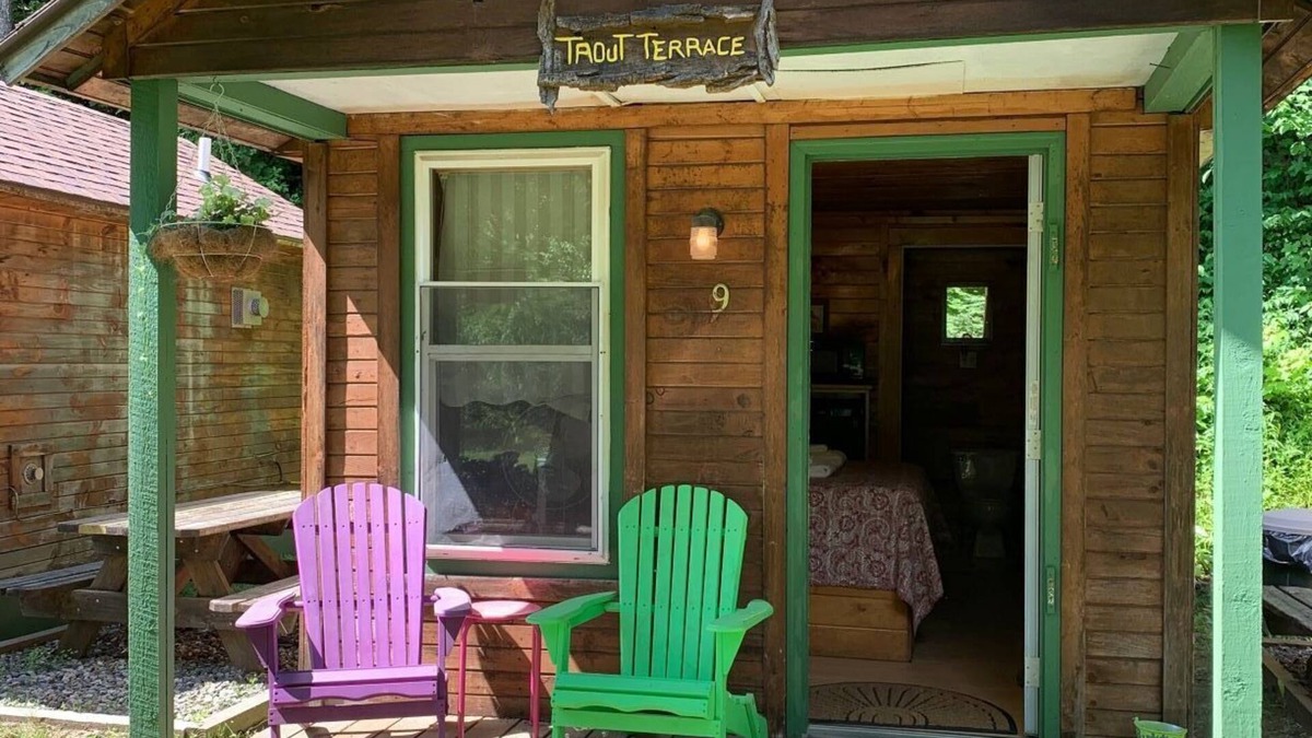 Barton Hotel | Pine Crest Motel And Cabins