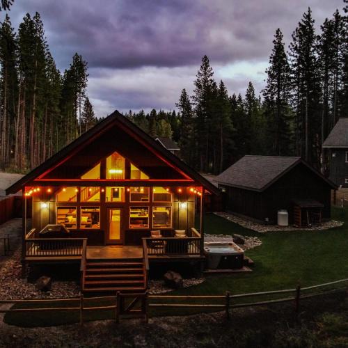 Ronald House | Pine Forest Getaway, Game Room, Hot Tub, Fire Pit