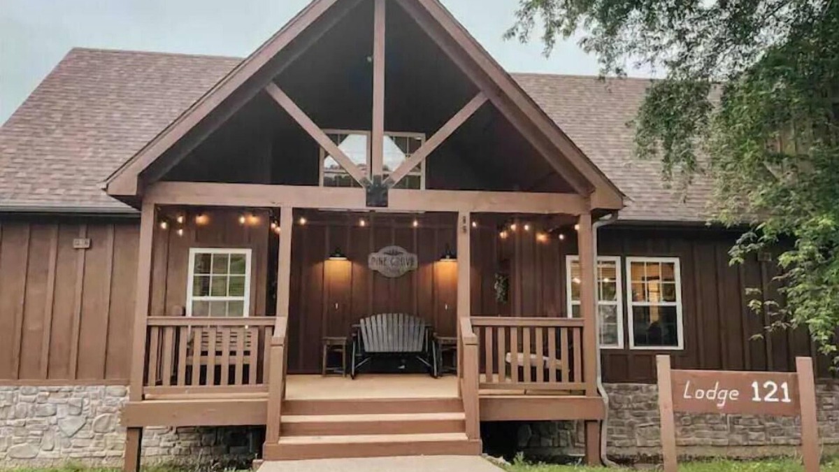 Reeds Spring House | Pine Grove Cabin side A