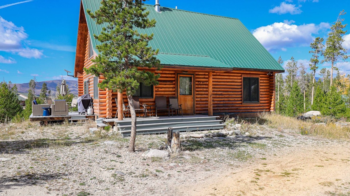 Grand Lake Cabin | Pine Harbor - Pet Friendly Log Cabin in the Town of Grand Lake