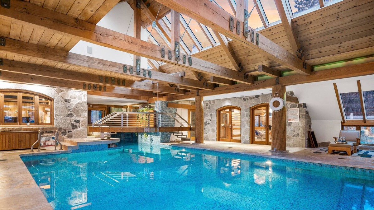Williamsburg House | Pine Hollow in Elk Rapids - World Class Property!