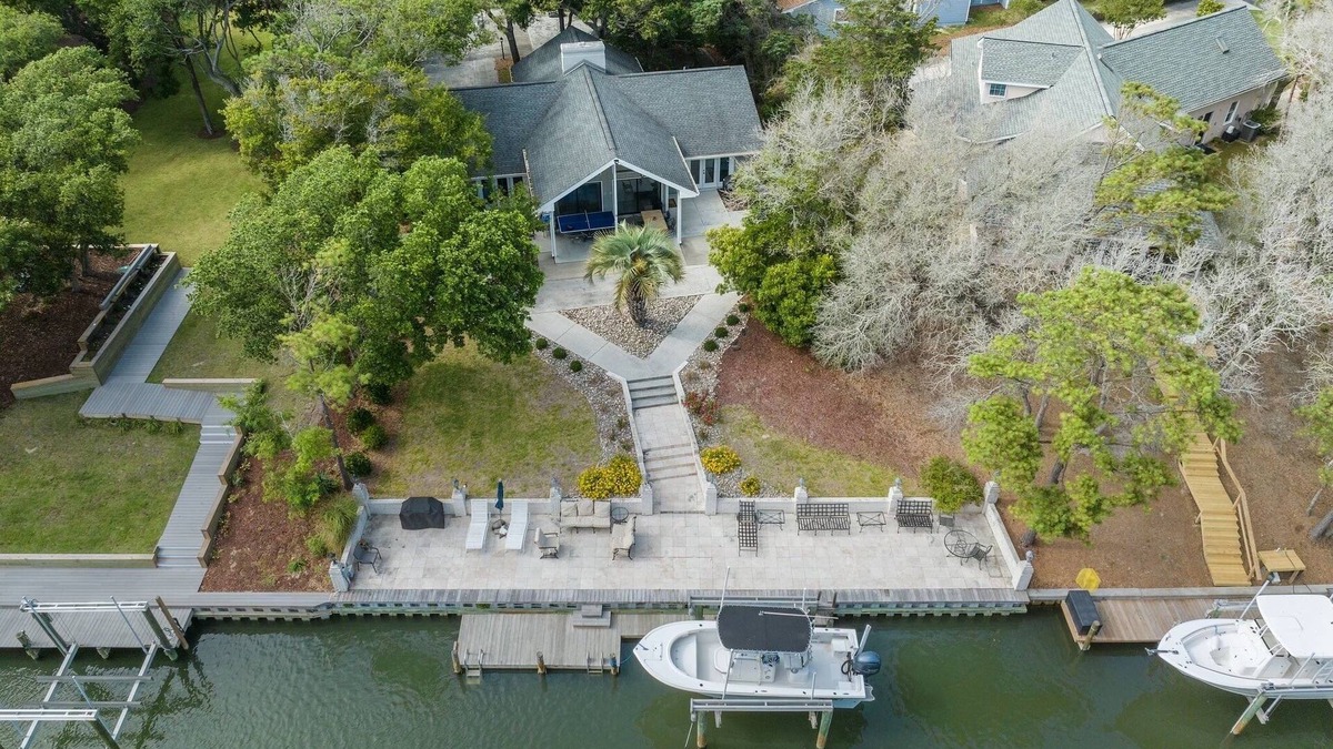 Pine Knoll Shores House | Pine Knoll Shores Canal, NC Comfortable Beach Get-Away