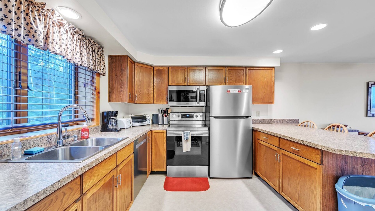North Creek House | Pine Knot 62h - Retreat With Private Play Area 3 Bedroom Townhouse by The Summit at Gore Mountain