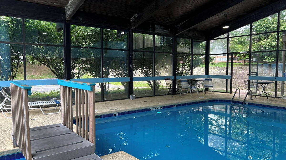 La Porte Hotel | Pine Lake Resort and Banquets