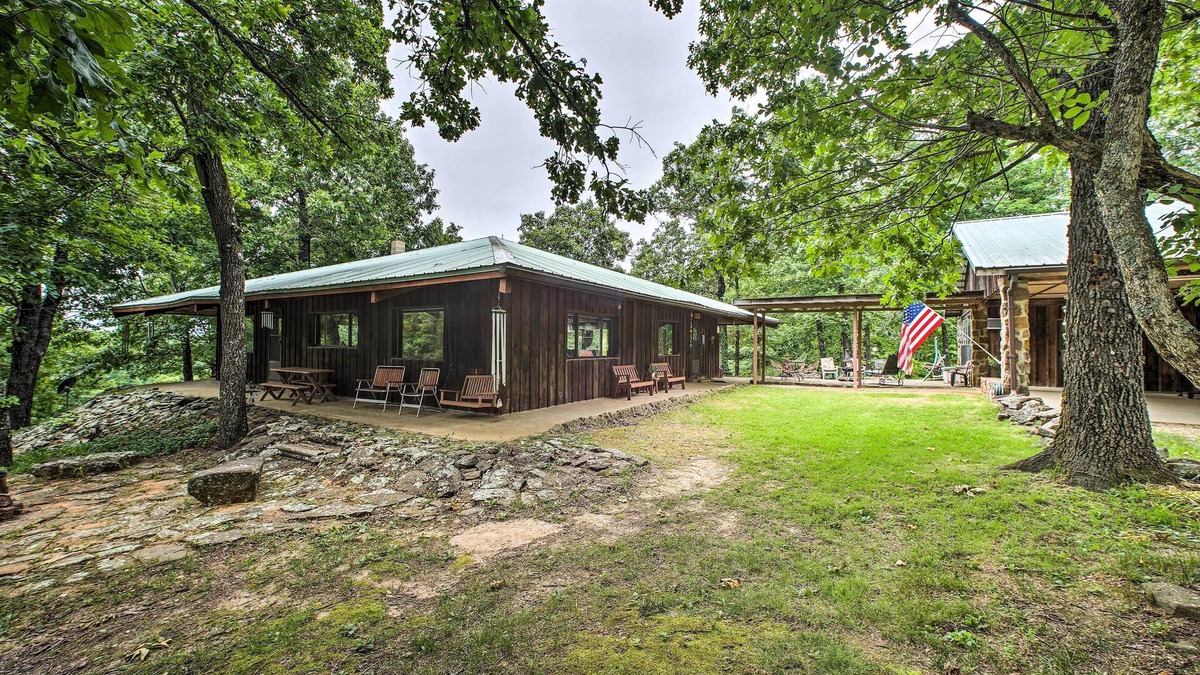 Compton House | 'Pine Lodge Cabin' on 450 Acres in Ozark Mountains
