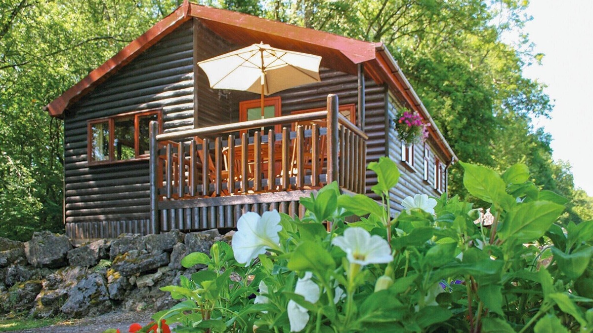 Porthyrhyd Ski Chalet | Pine log lodge with one double and one twin.