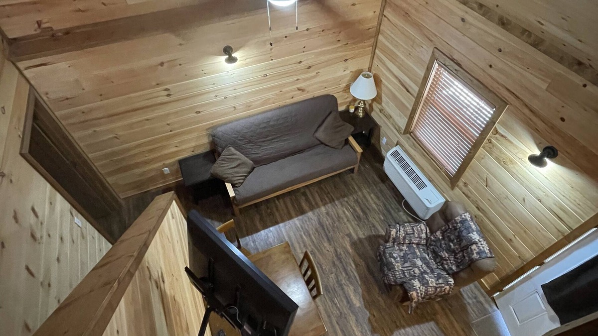Van Buren Cabin | Pine Perfect Cabin on the edge of town only 1/2 mile from Current River!