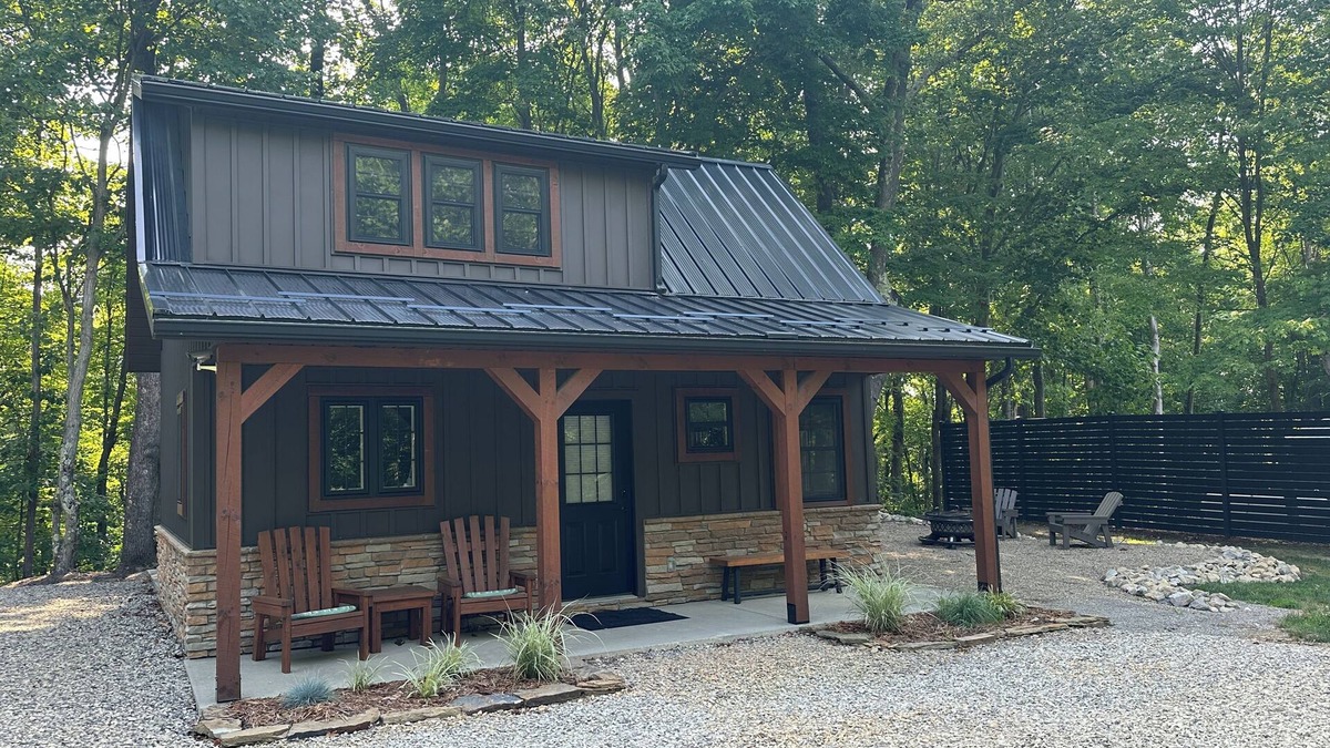 Quaker City House | Pine Ridge Cabin House - Cozy Retreat In Woodland Setting With Hiking Trails