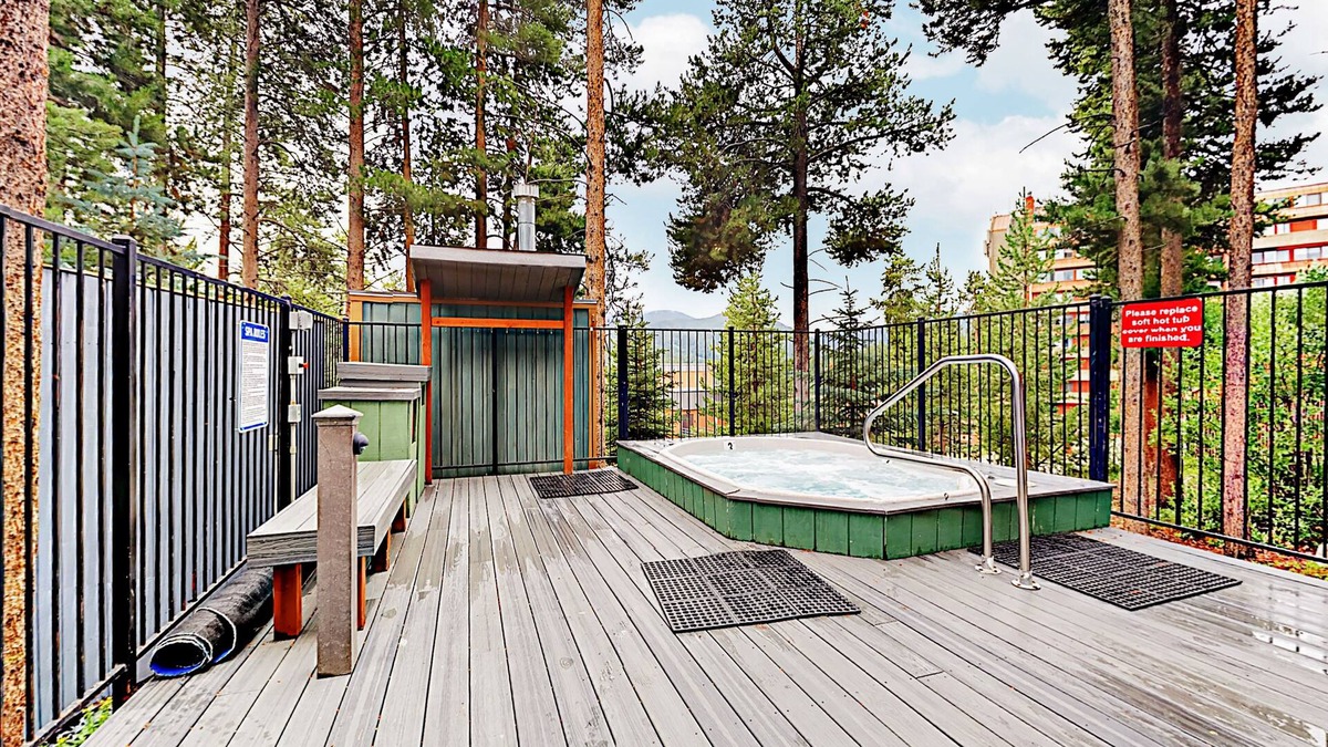 Four O'Clock Resort | Pine Ridge Condominiums