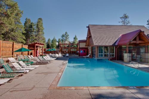 Four O'Clock Apartment | Pine Ridge Condos