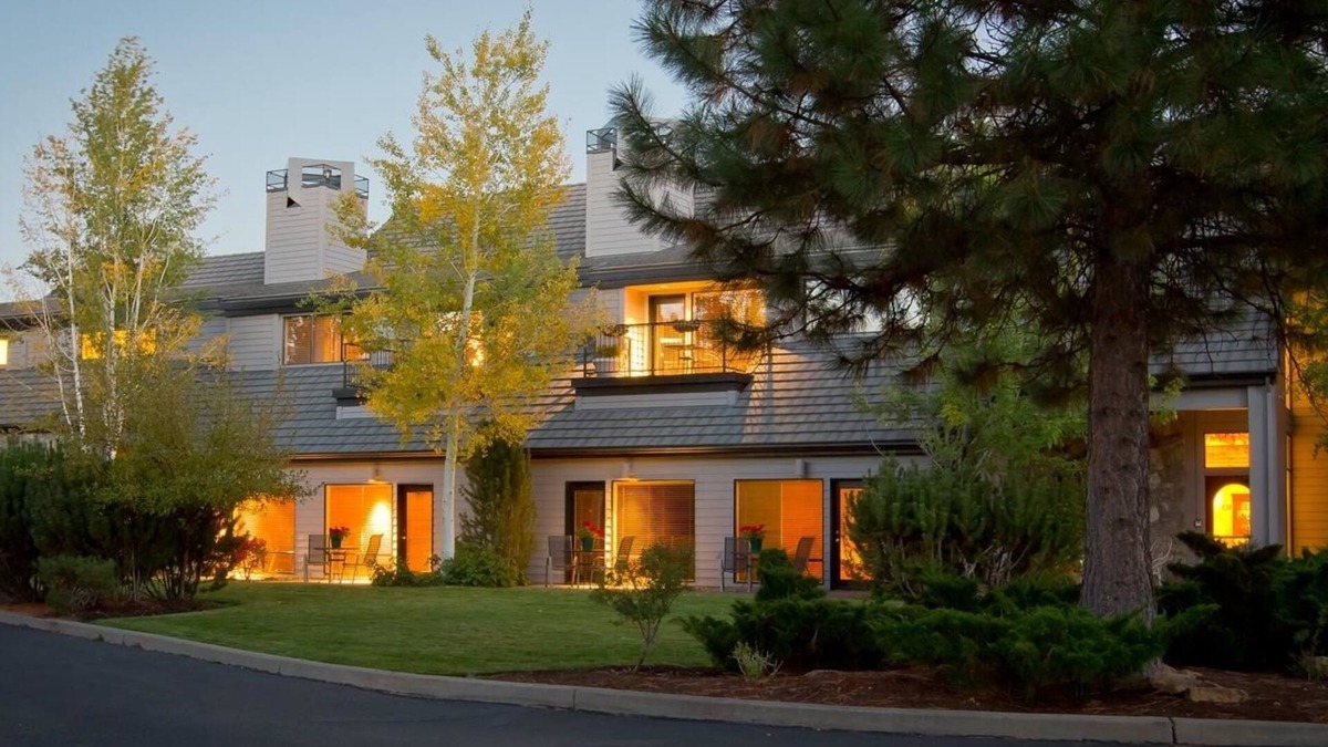 Southern Crossing Hotel | Pine Ridge Inn