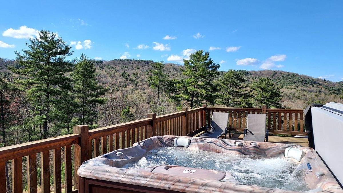 Harper House | Pine Ridge Manor-Private Hot Tub, beautiful Hilltop with views