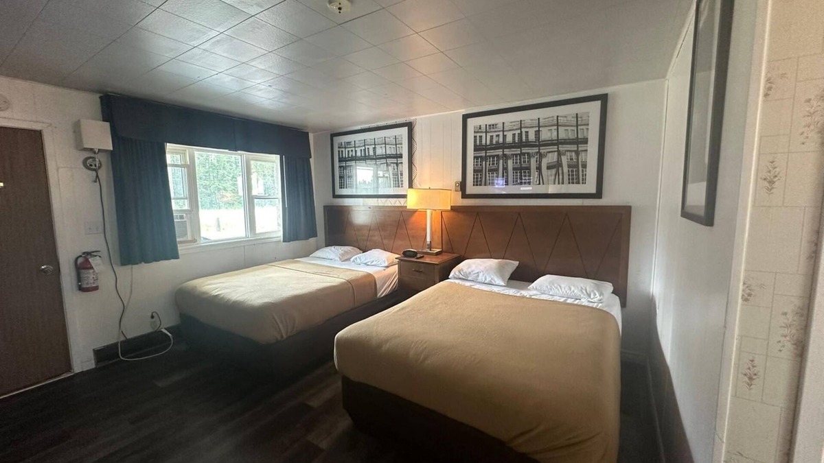 Timmins Hotel | Pine Ridge Motel