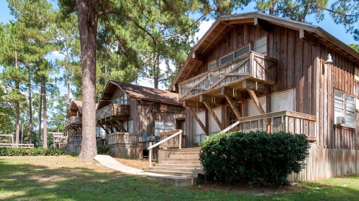 Woden Cabin | Pine Tree Cabin at Tall Timbers Retreat! Sleeps 12