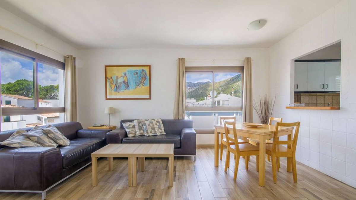 Puerto de Pollensa Apartment | Pine Walk adjacent, 3rd floor apartment (with lift)WIFI beach 2 min great views.