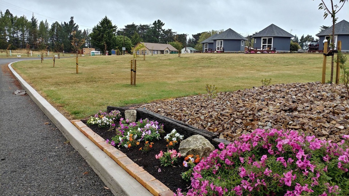 Kaiapoi Hotel | Pineacres Motel and Park