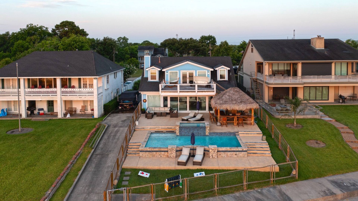 Clear Lake Shores Villa | Pineapple Bay Villa - with private pool overlooking the Ocean.