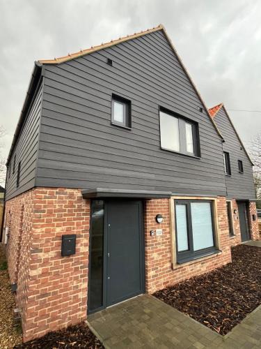 Stoke Ash House | Pineapple Cottage