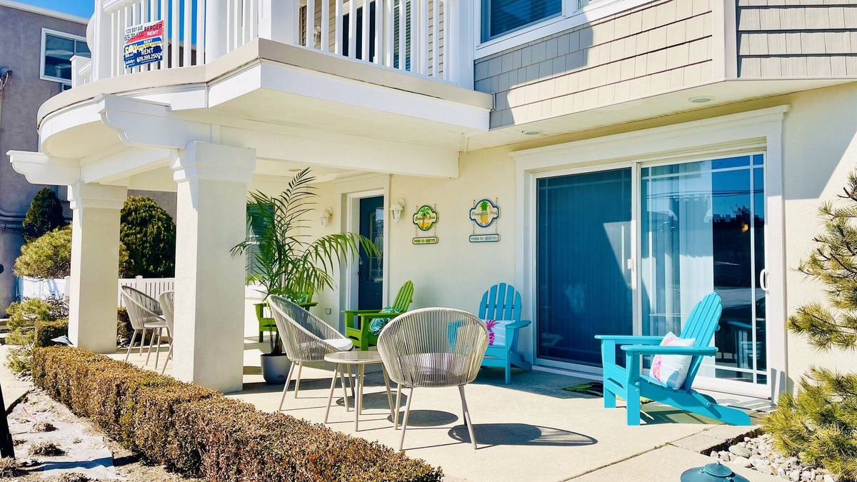 North End Condo | Pineapple Pad:ACROSS from beach + boardwalk + parking w/Full Linen Service!