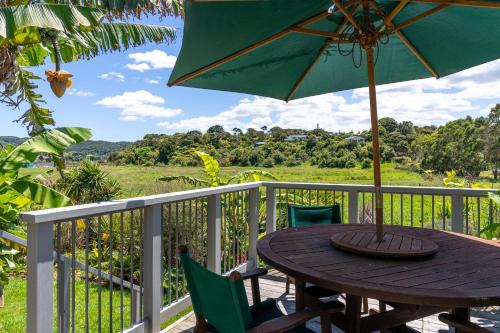Raglan House | Pineapple Palace Studio