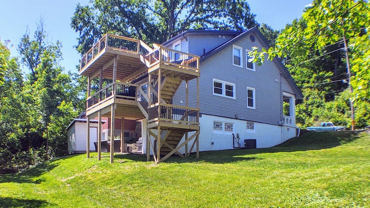 Latonia House | Pineapple Paradise 3 miles to downtown Cincinnati