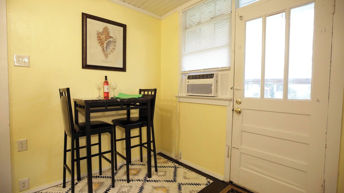 East Pensacola Heights House | Pineapple Paradise: EPH, Close to Downtown, Beach!